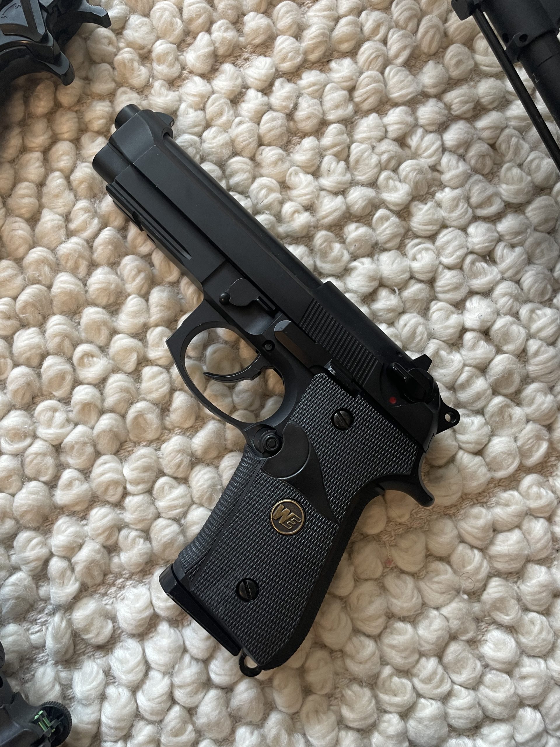 Beretta WE à gaz + accessoires (Full métal)