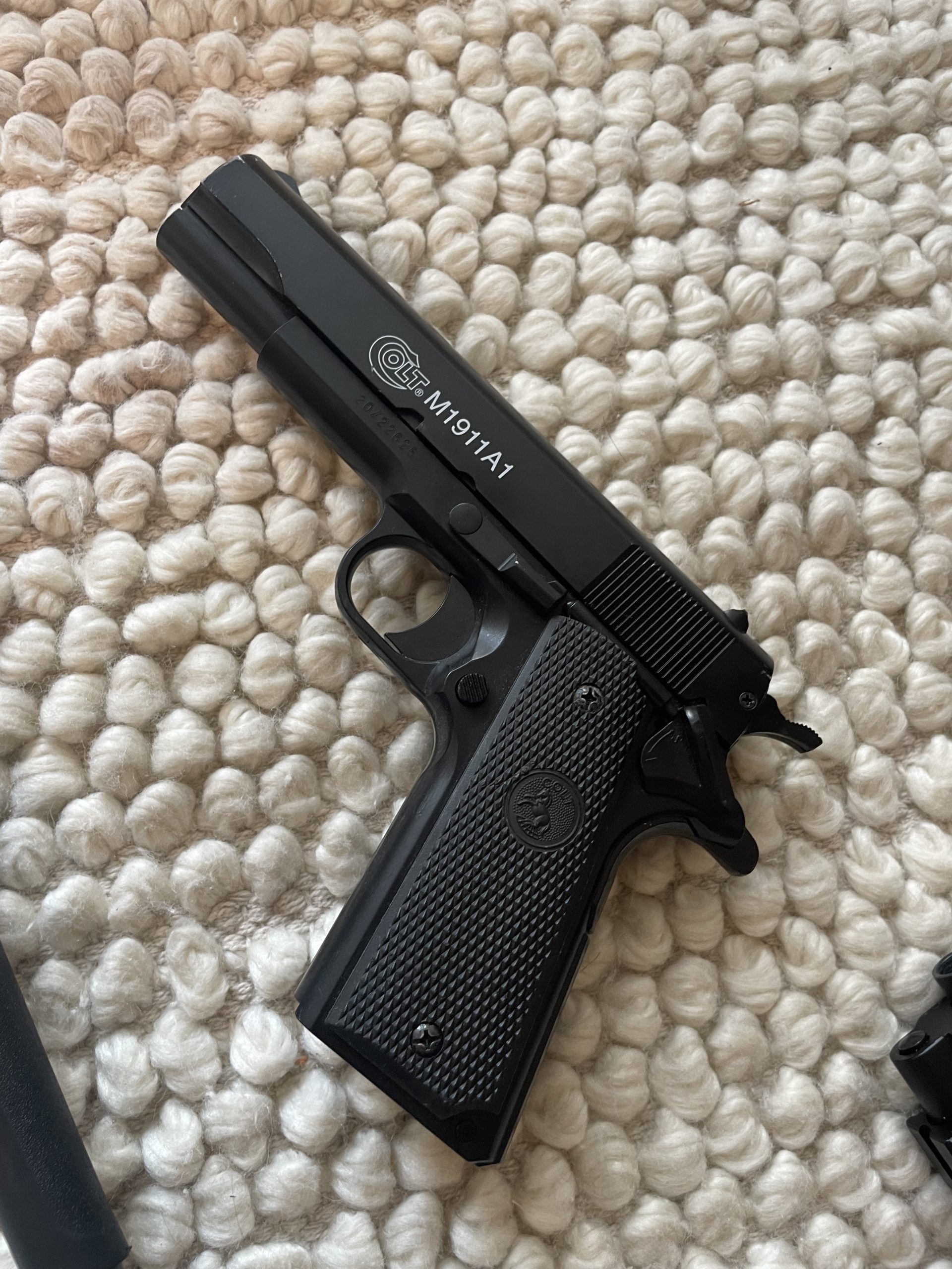 Colt M1911A1 Plastique et métal