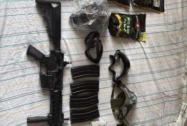 Titre : Pack Airsoft complet — M4 + Walther P99 CO2 + 28 000 billes + Lots de protections & gaz