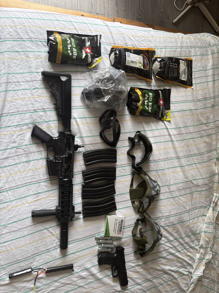 Titre : Pack Airsoft complet — M4 + Walther P99 CO2 + 28 000 billes + Lots de protections & gaz