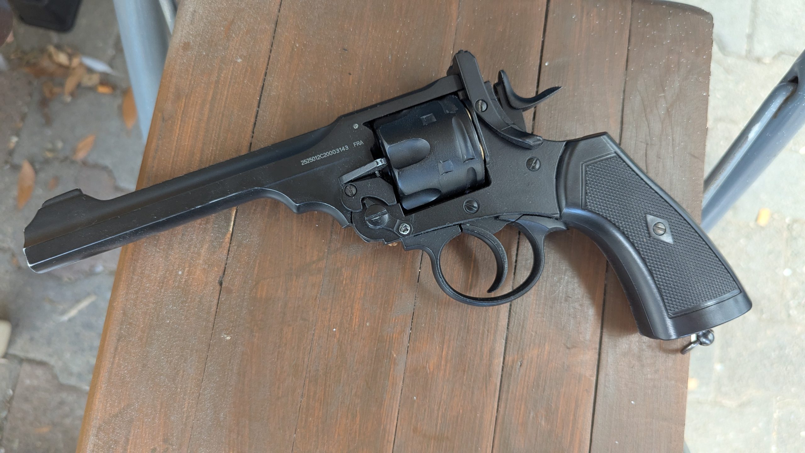 Revolver Webley & 6 douilles réductrice