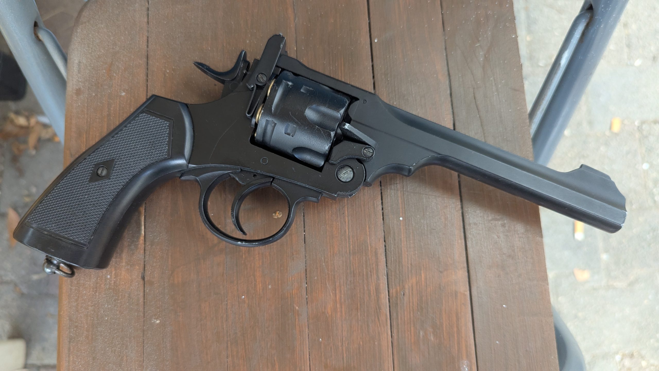 Revolver Webley & 6 douilles réductrice