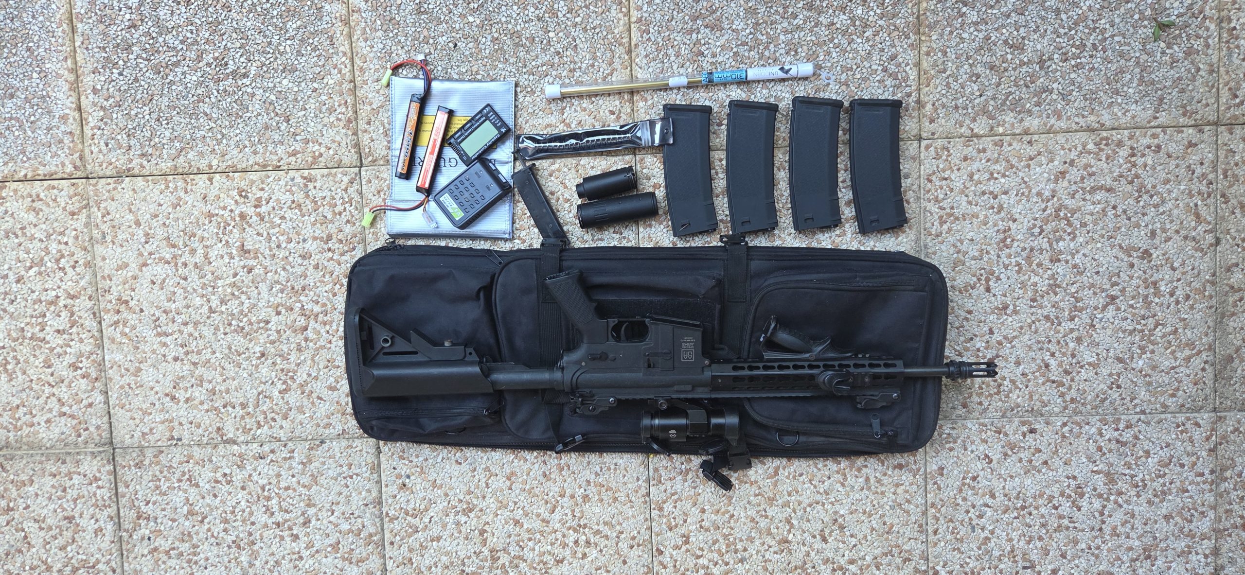 Lot réplique specna arms upgrade avec chargeur batterie silencieux sac transport etc…