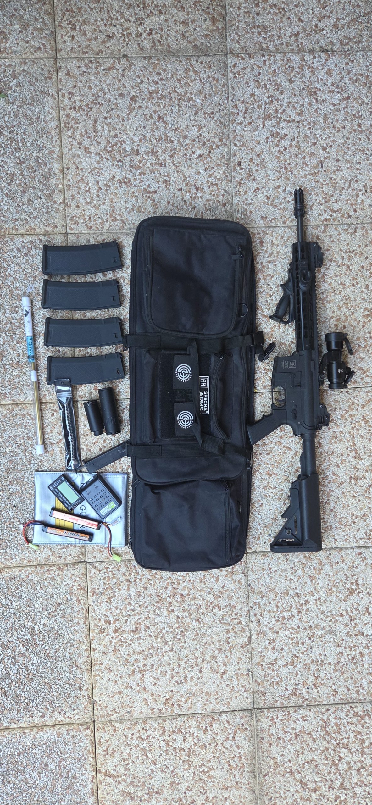 Lot réplique specna arms upgrade avec chargeur batterie silencieux sac transport etc…