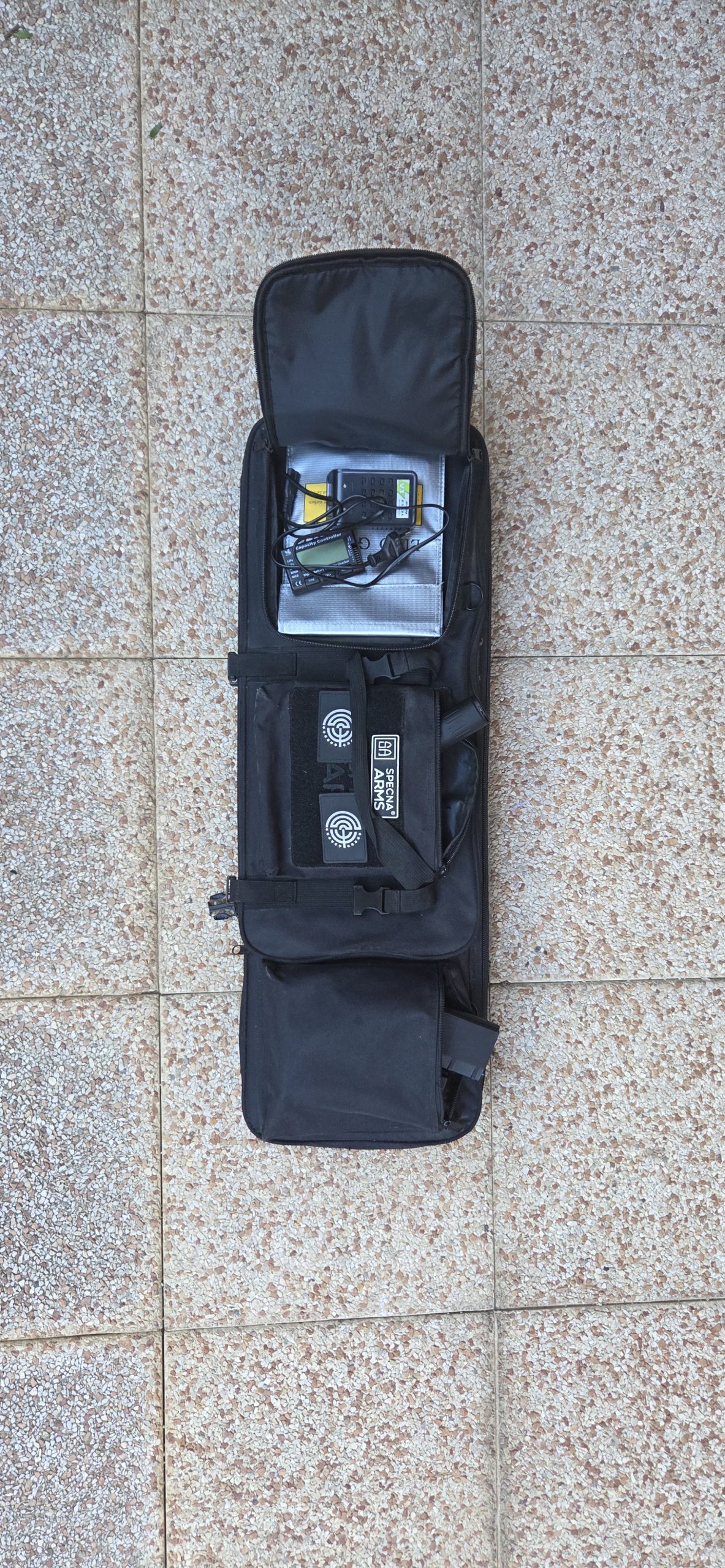 Lot réplique specna arms upgrade avec chargeur batterie silencieux sac transport etc…
