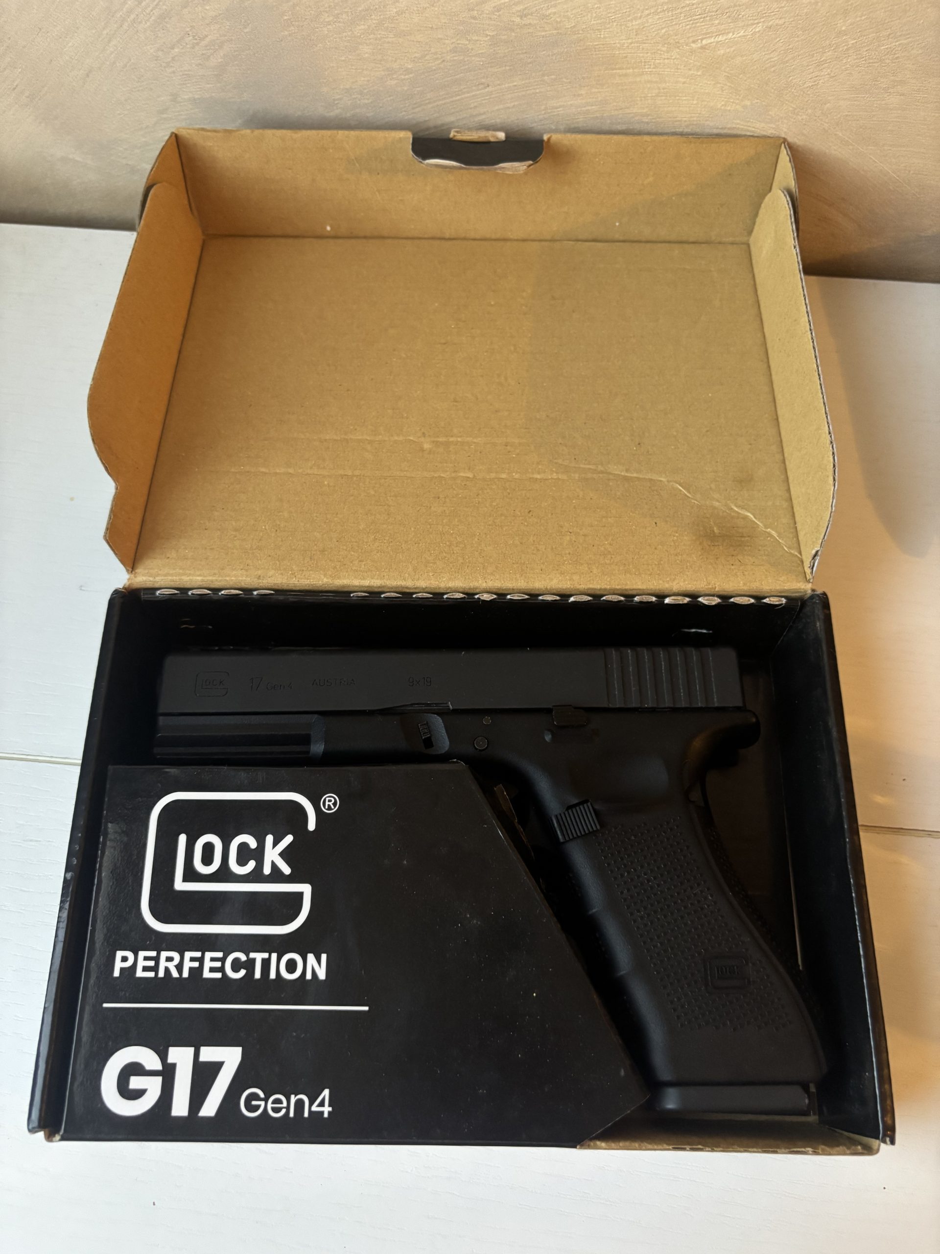 Glock 17 Gen4 CO2 Blowback Cybergun