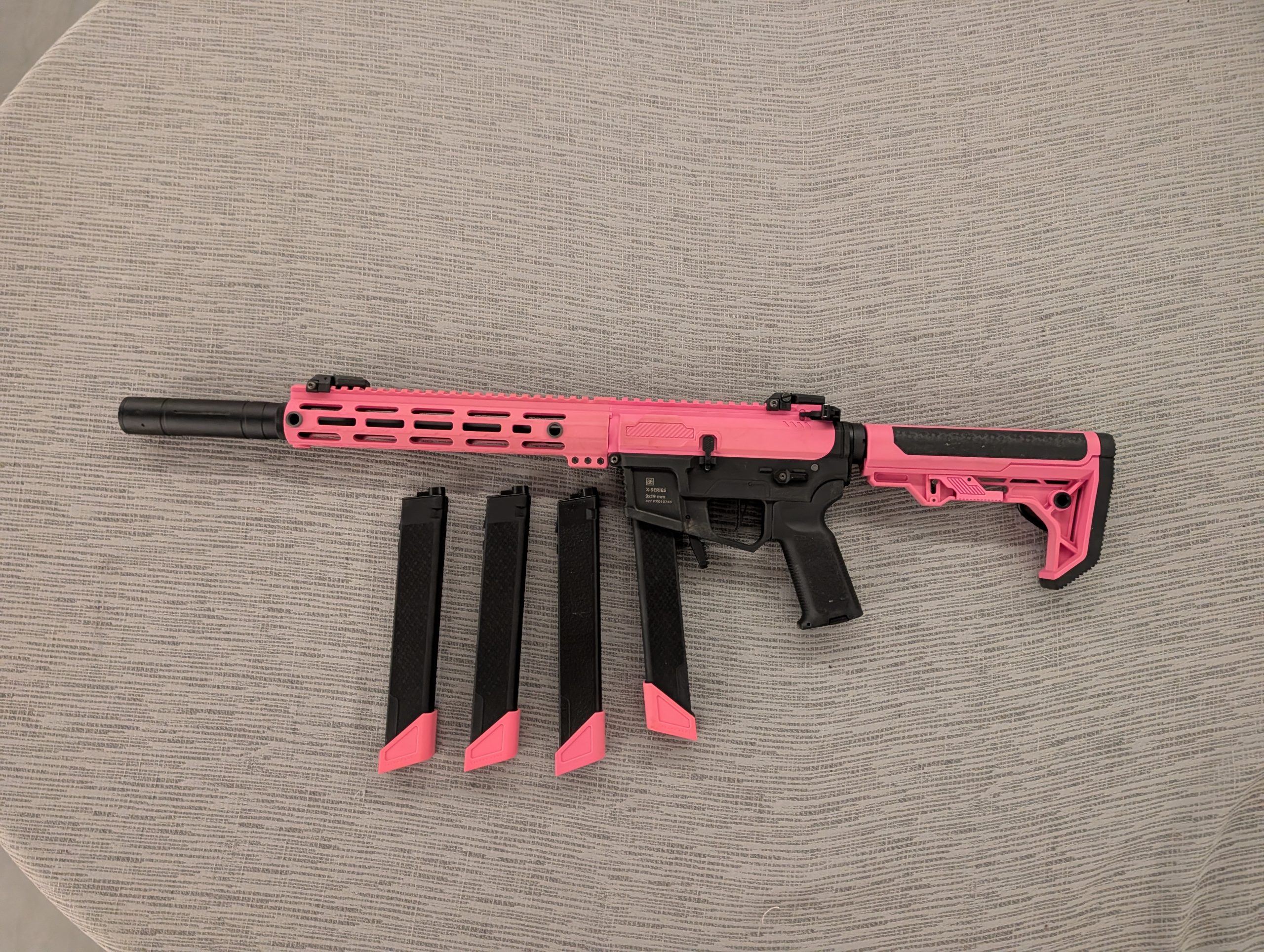 Specna Arms SA-FX02 FLEX™couleur rose et noir.