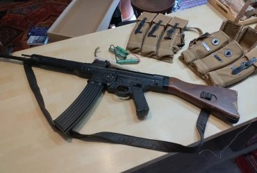 STG44 AGM, 4 chargeurs et 2 porte-chargeurs
