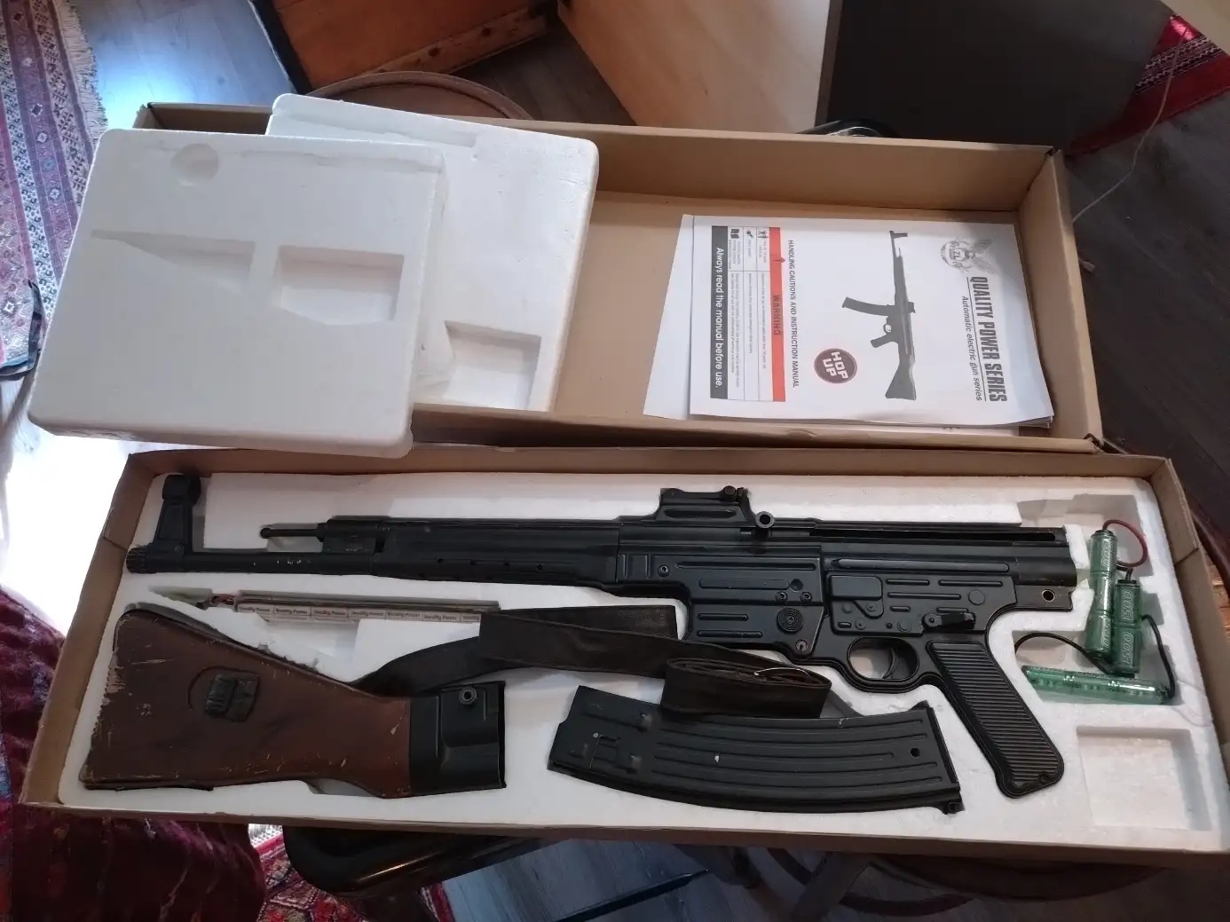 STG44 AGM, 4 chargeurs et 2 porte-chargeurs