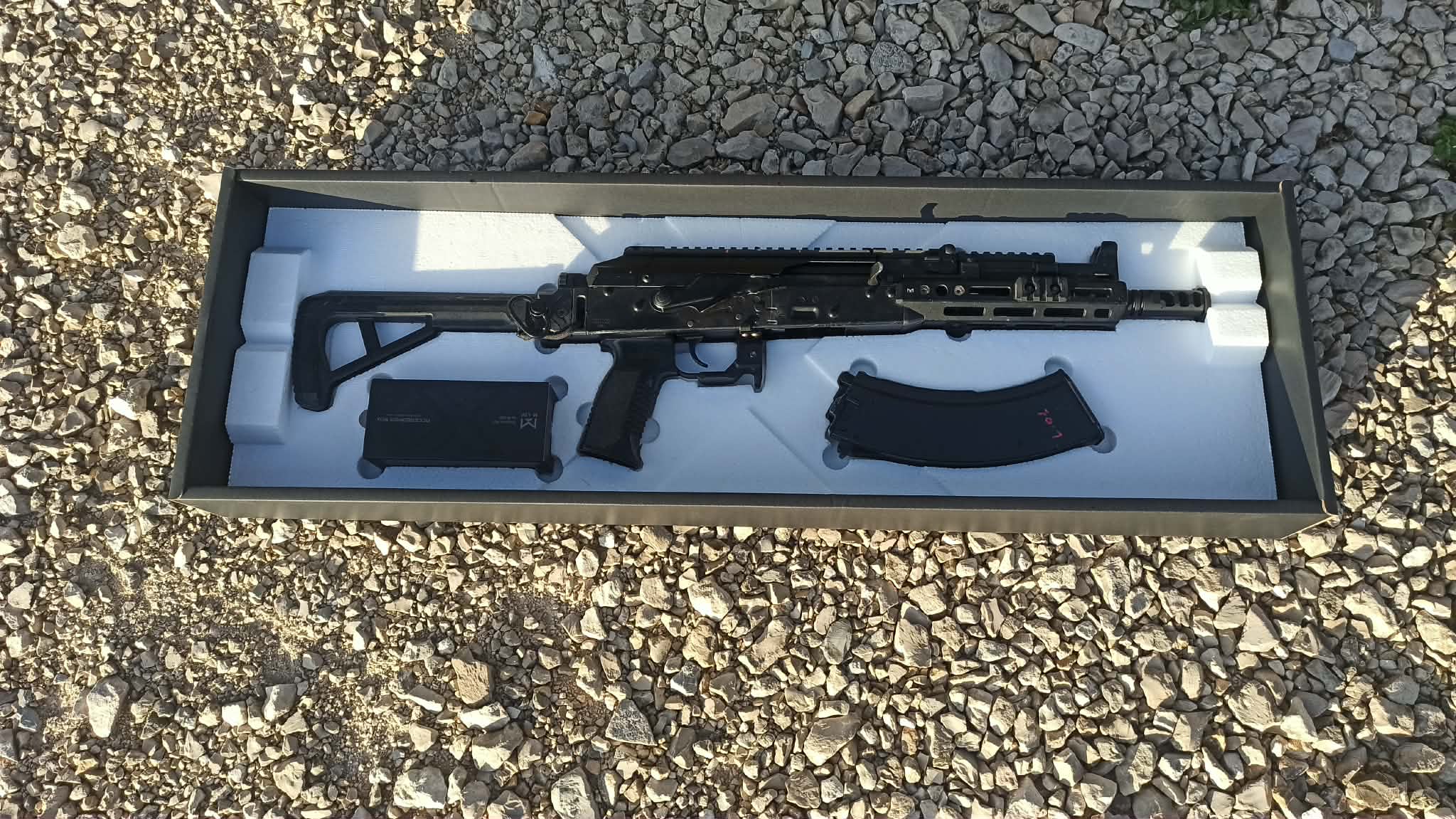 AKX Marui + 6 chargeurs