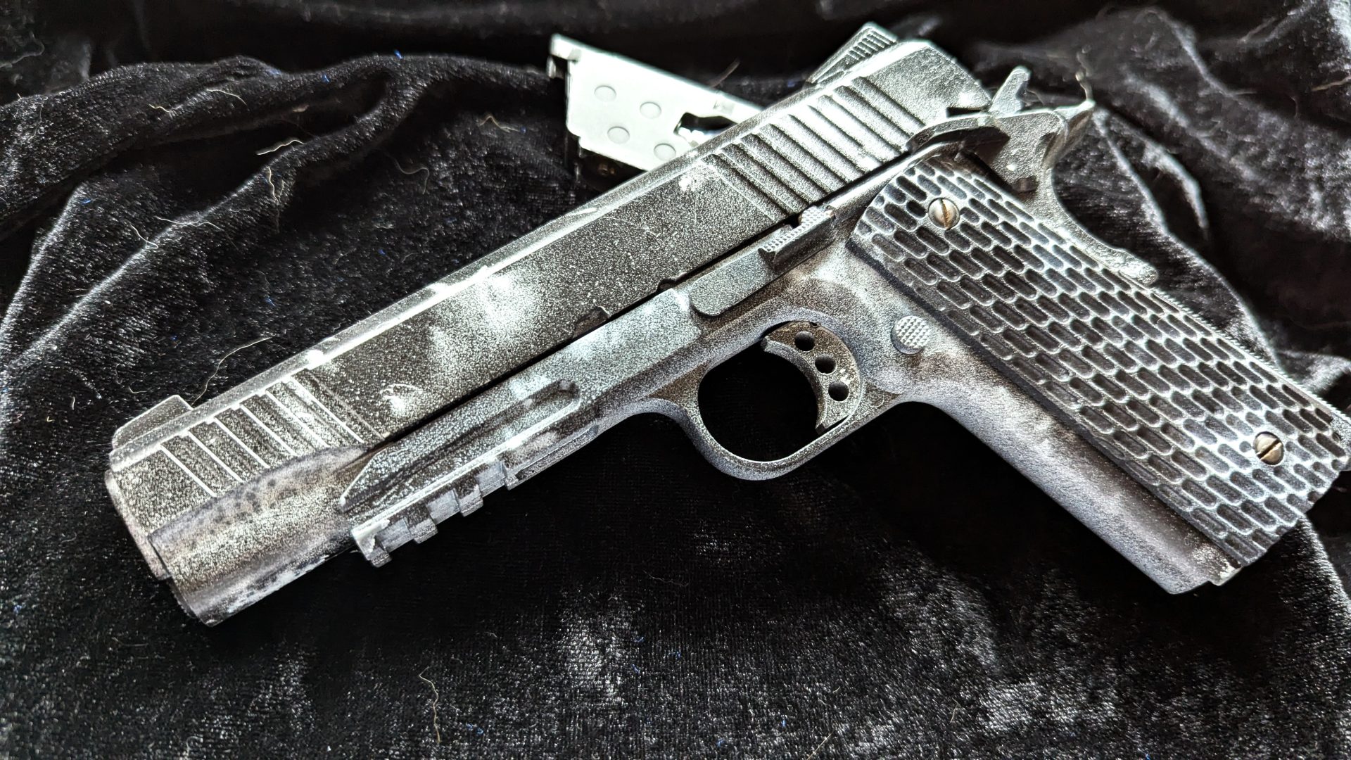Colt 1911 [Combat Winter Custom] +2 chargeurs