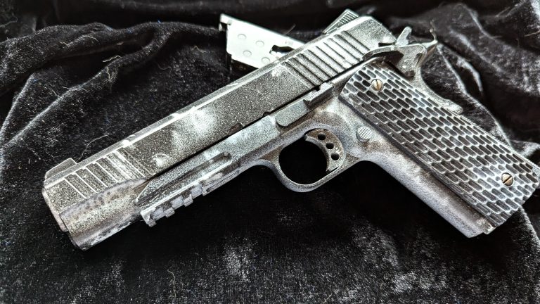 Colt 1911 [Combat Winter Custom] +2 chargeurs