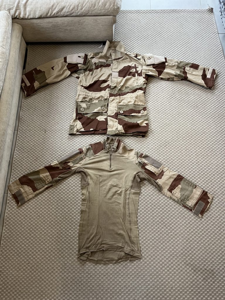 TENUE CAMOUFLAGE DÉSERT TAN TAILLE L + GILET TACTIQUE TAN