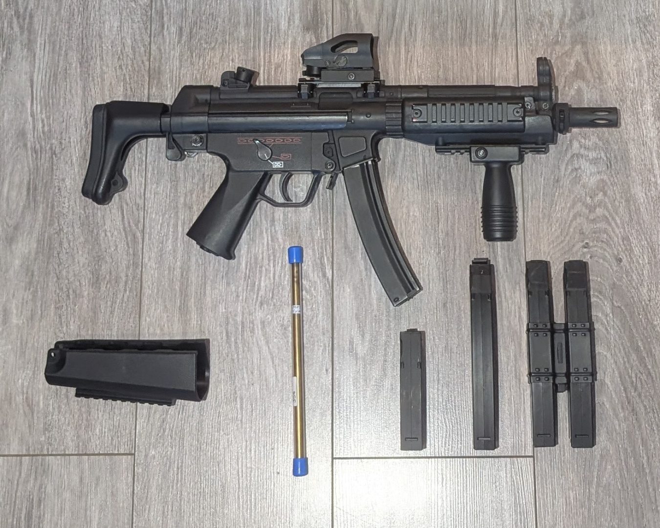 MP5 Cyma upgradée et accessoires