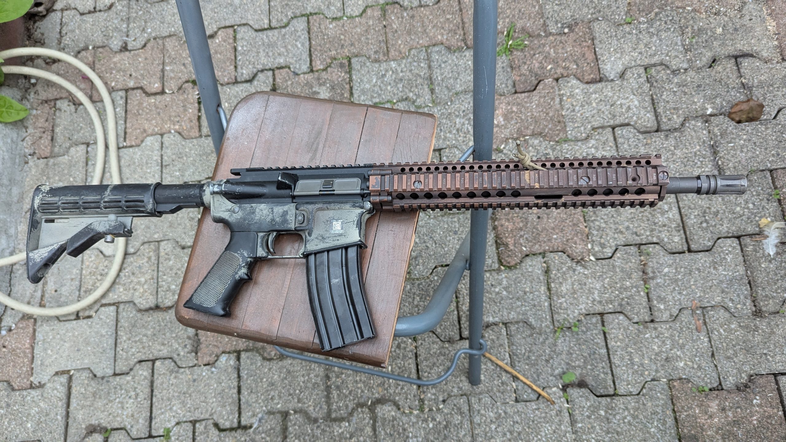 Colt M4 GBBR Custom – Marquages & Rail Daniel Defense RIS II FSP