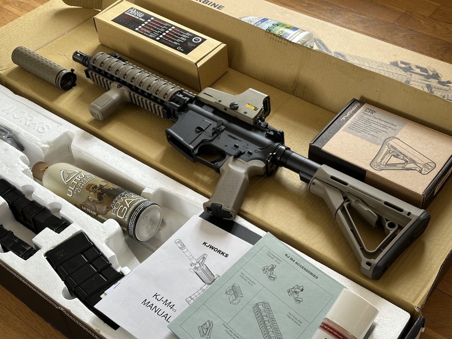 KJ Works – M4 CQB V3 custom + M4 CQB V1 (pièces)